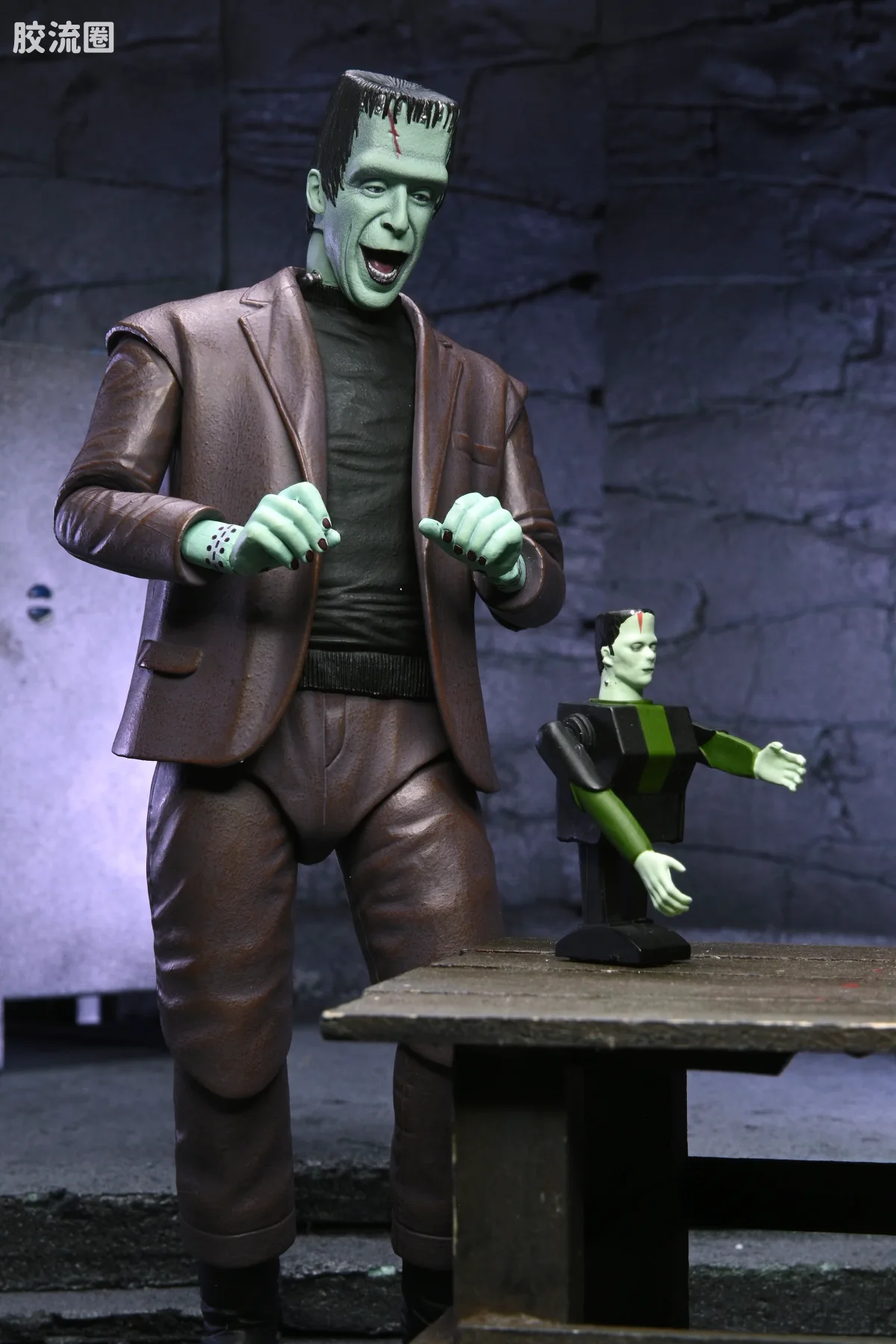 NECA 7寸可动人形系列 终极版/豪华版 芒斯特一家 格兰帕与赫尔曼·芒斯特 - 图片