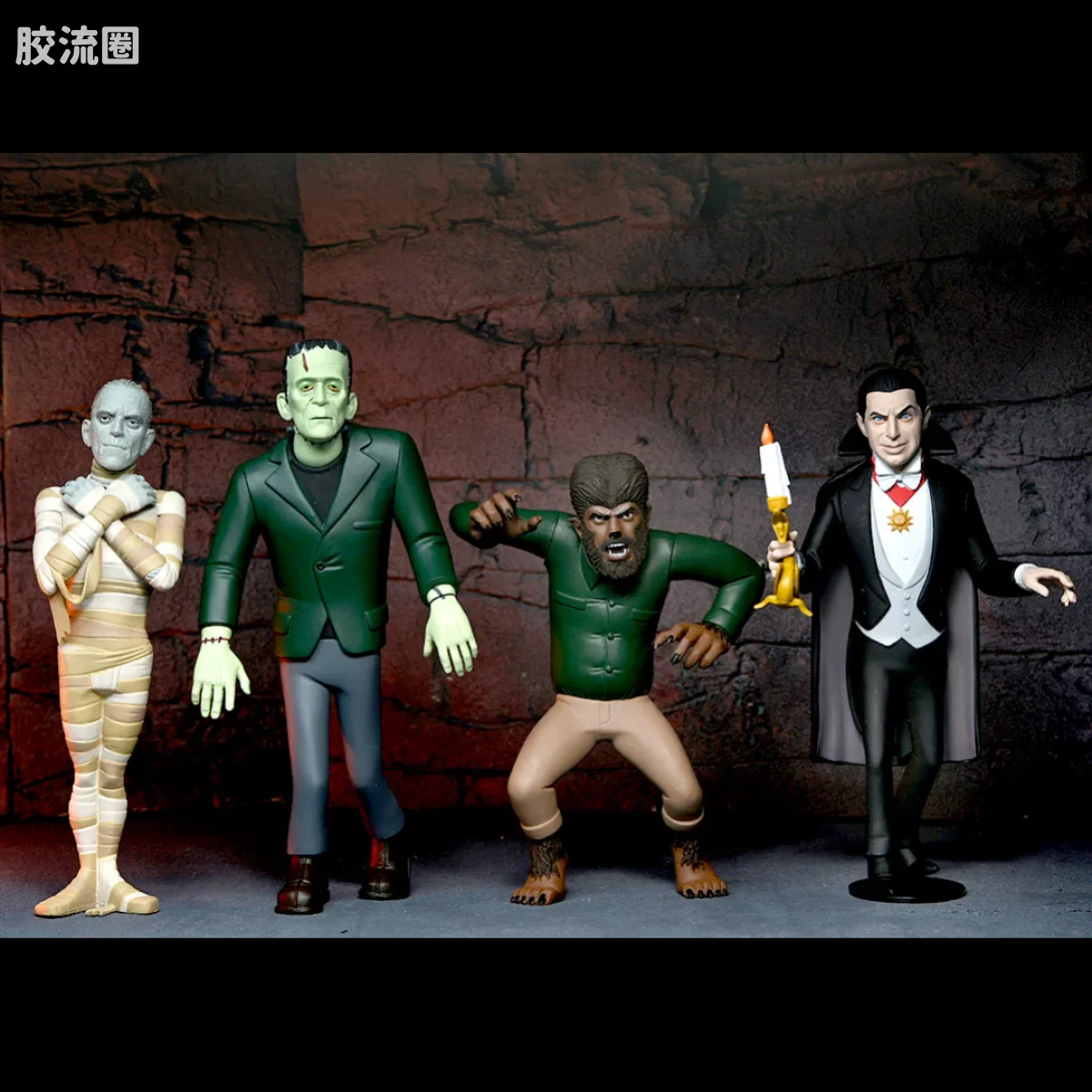 NECA 7寸可动人形系列 Toony Terrors/微小的恐怖系列 德古拉、弗兰肯斯坦、狼人、木乃伊 + 赠品毛绒玩偶 - 图片