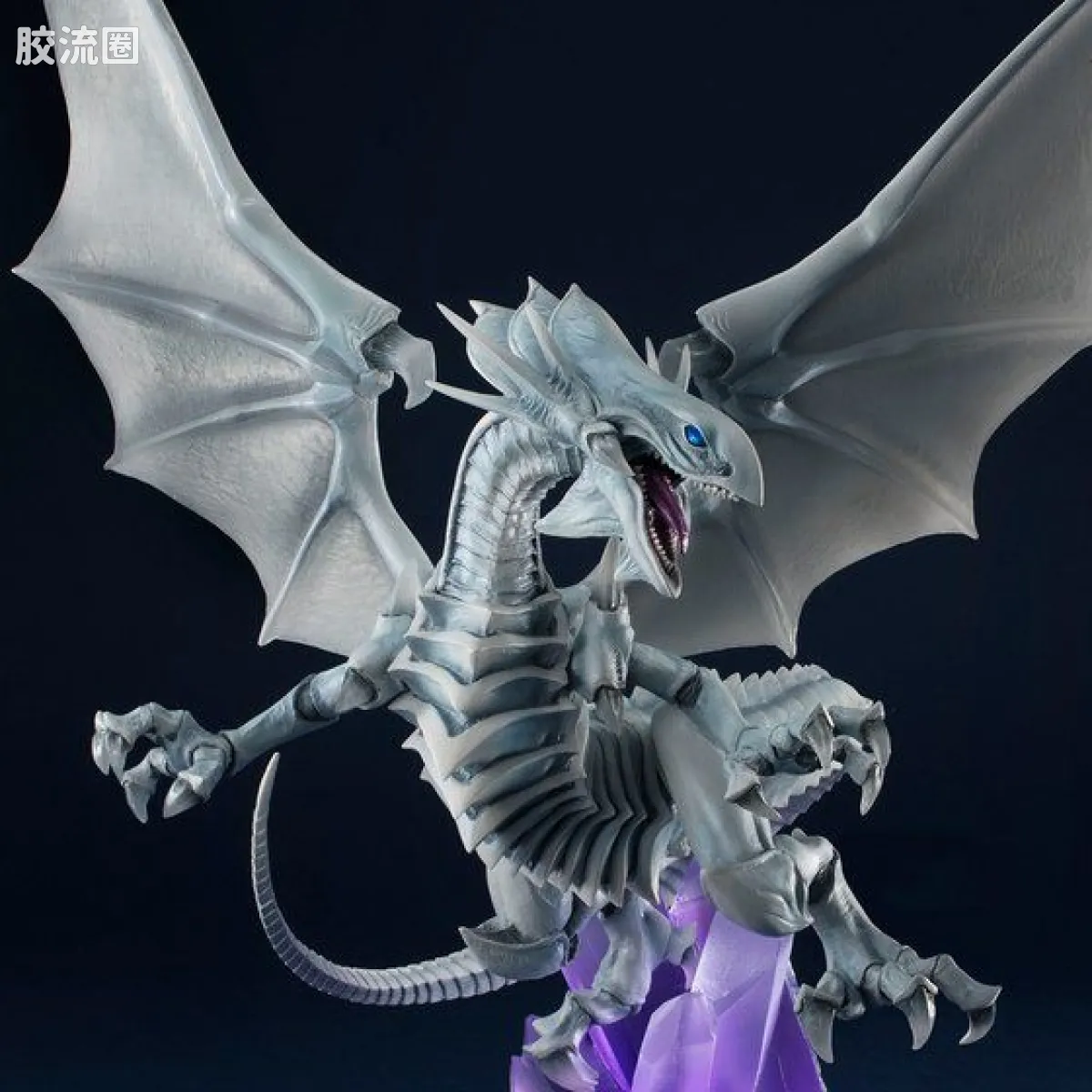 Mega House 手办系列 Art Works Monsters(A.W.M或称AWM) 青眼白龙 - 图片